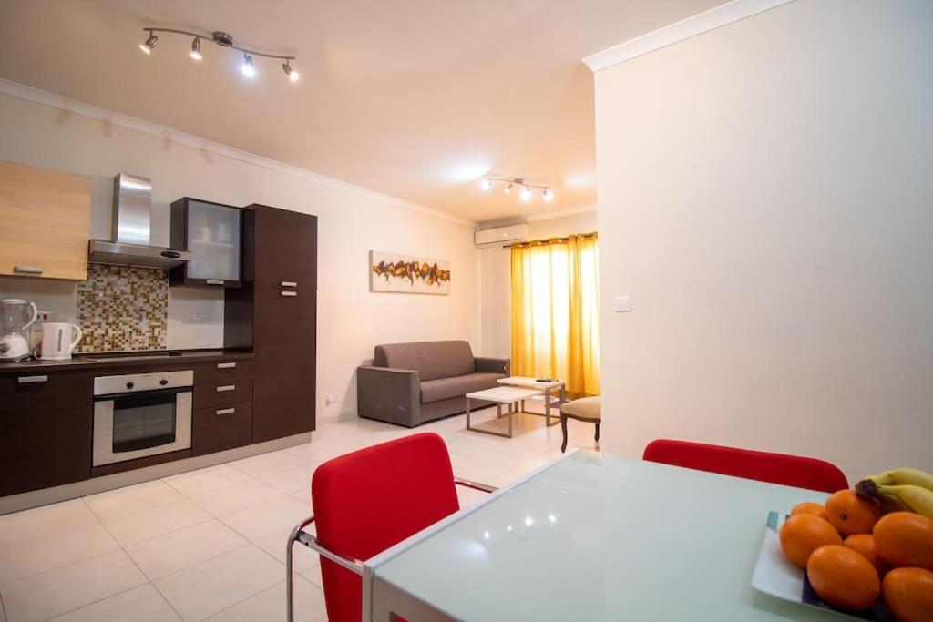 Modern Apt In The Heart Of Maltese Nightlife Saint Julian's 외부 사진