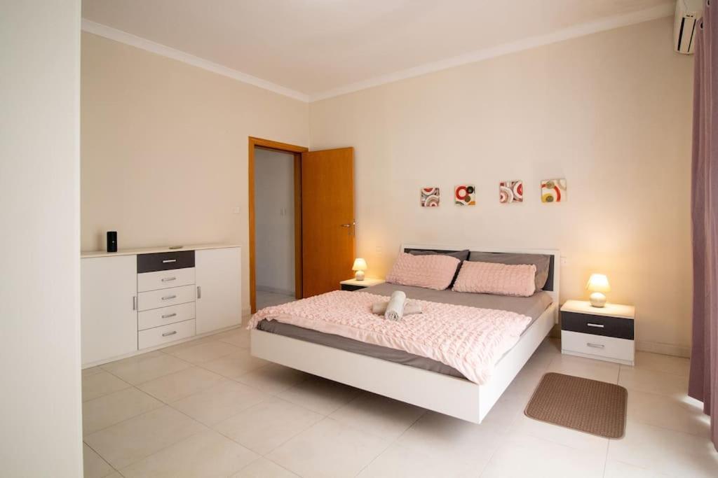 Modern Apt In The Heart Of Maltese Nightlife Saint Julian's 외부 사진