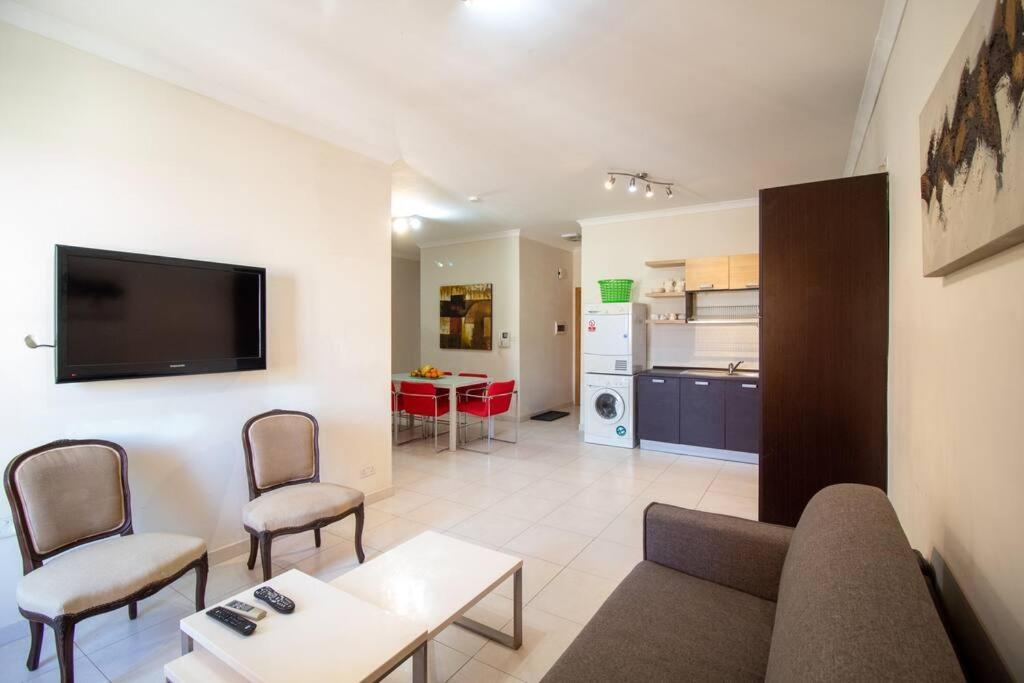 Modern Apt In The Heart Of Maltese Nightlife Saint Julian's 외부 사진